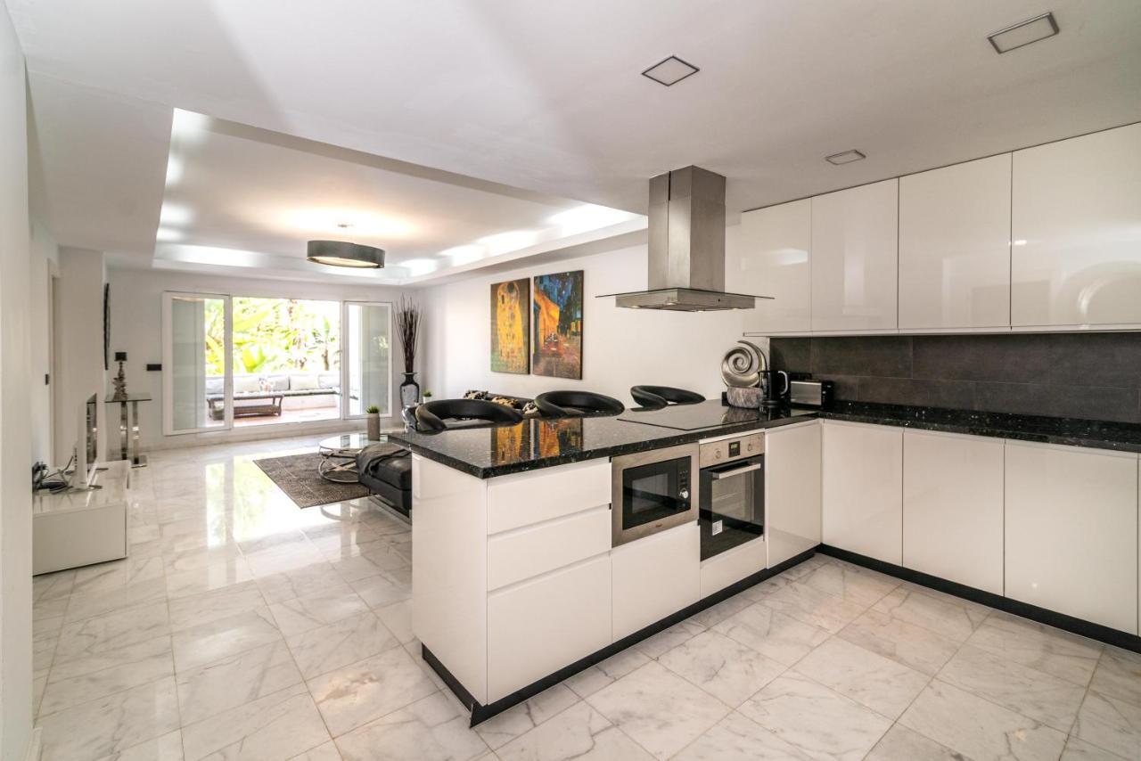 Luxurious Beachside In The Heart Of Puente