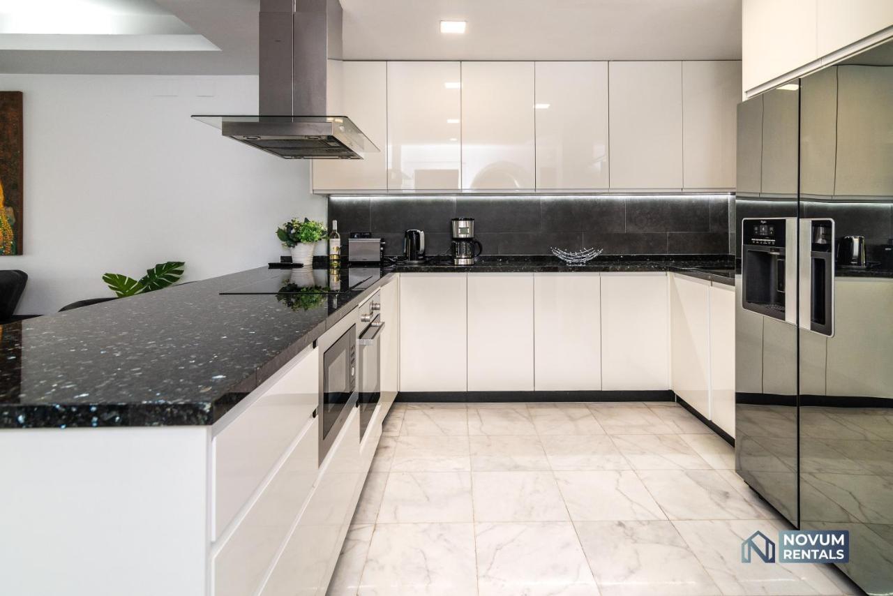 Luxurious Beachside In The Heart Of Puente
